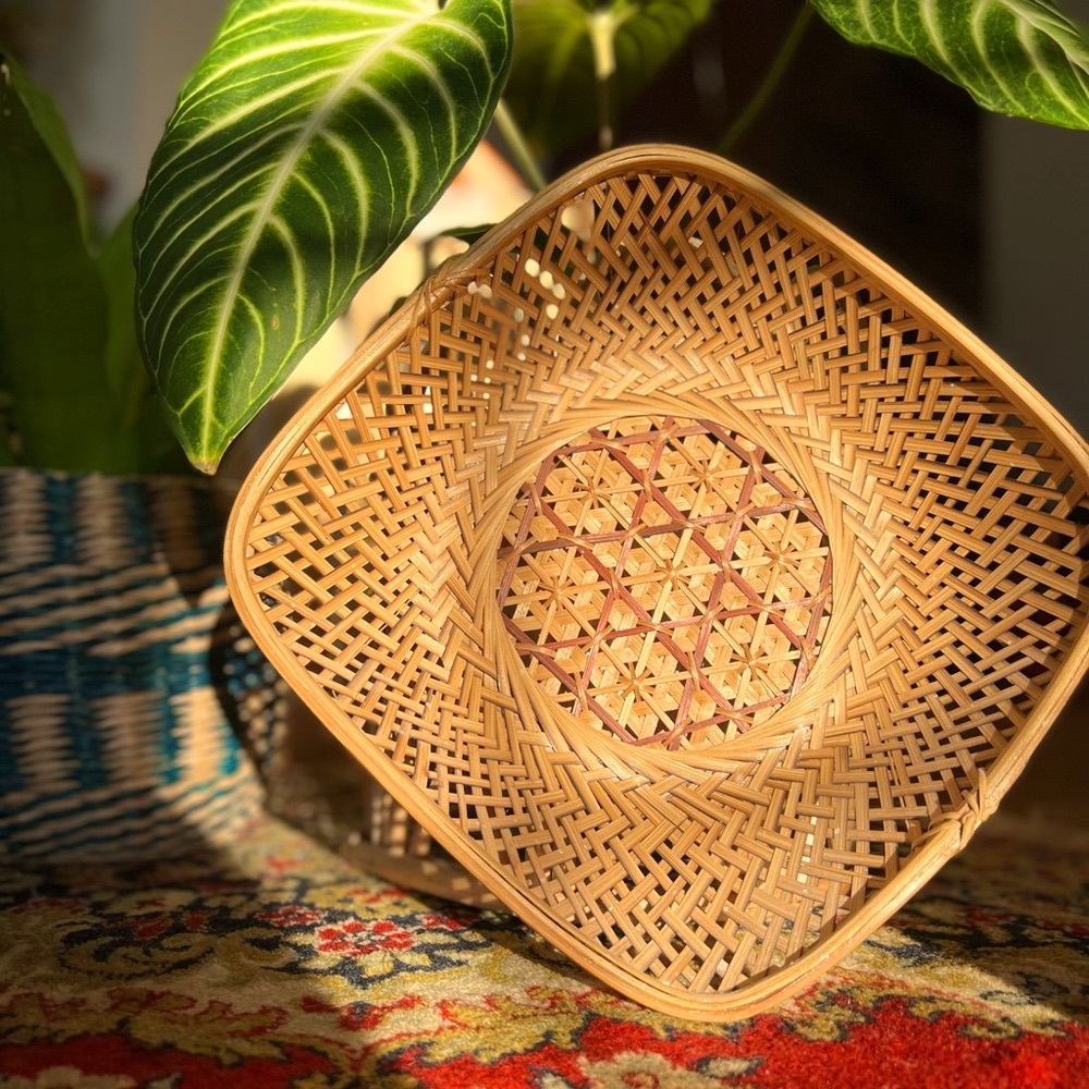 Natural straw basket